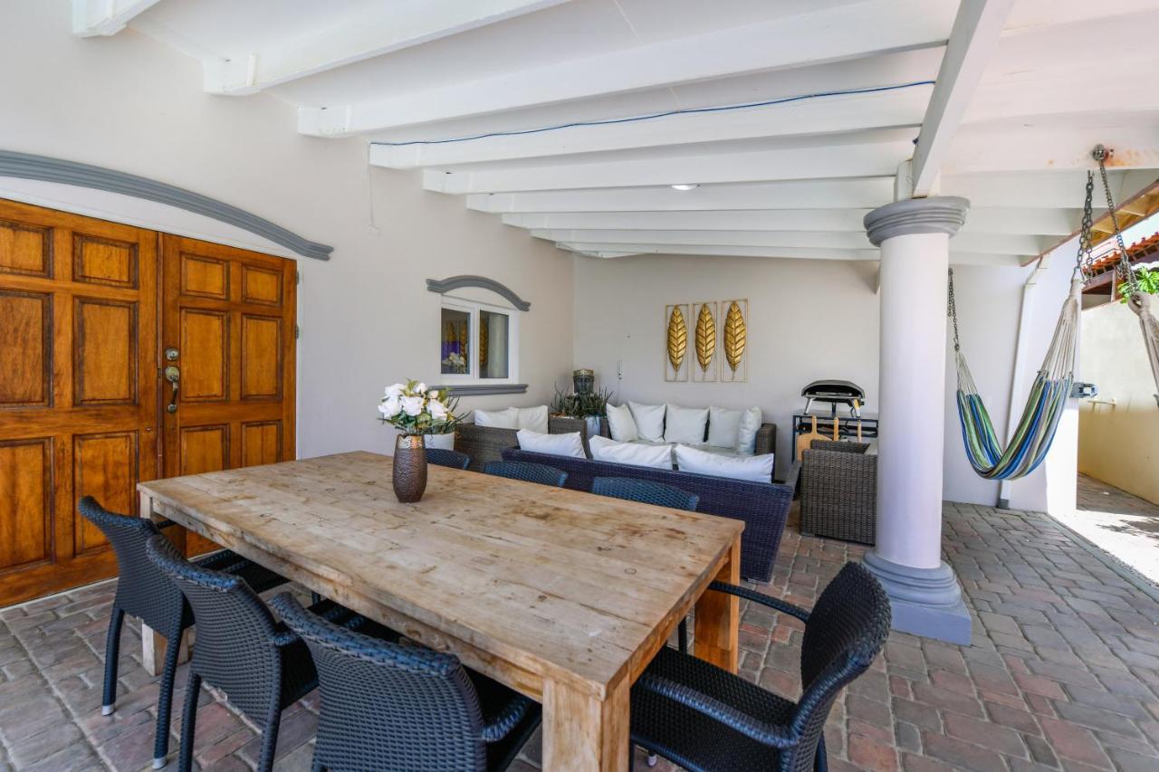 Villa Swiss Paradise With Private Pool Palm Beach Екстер'єр фото