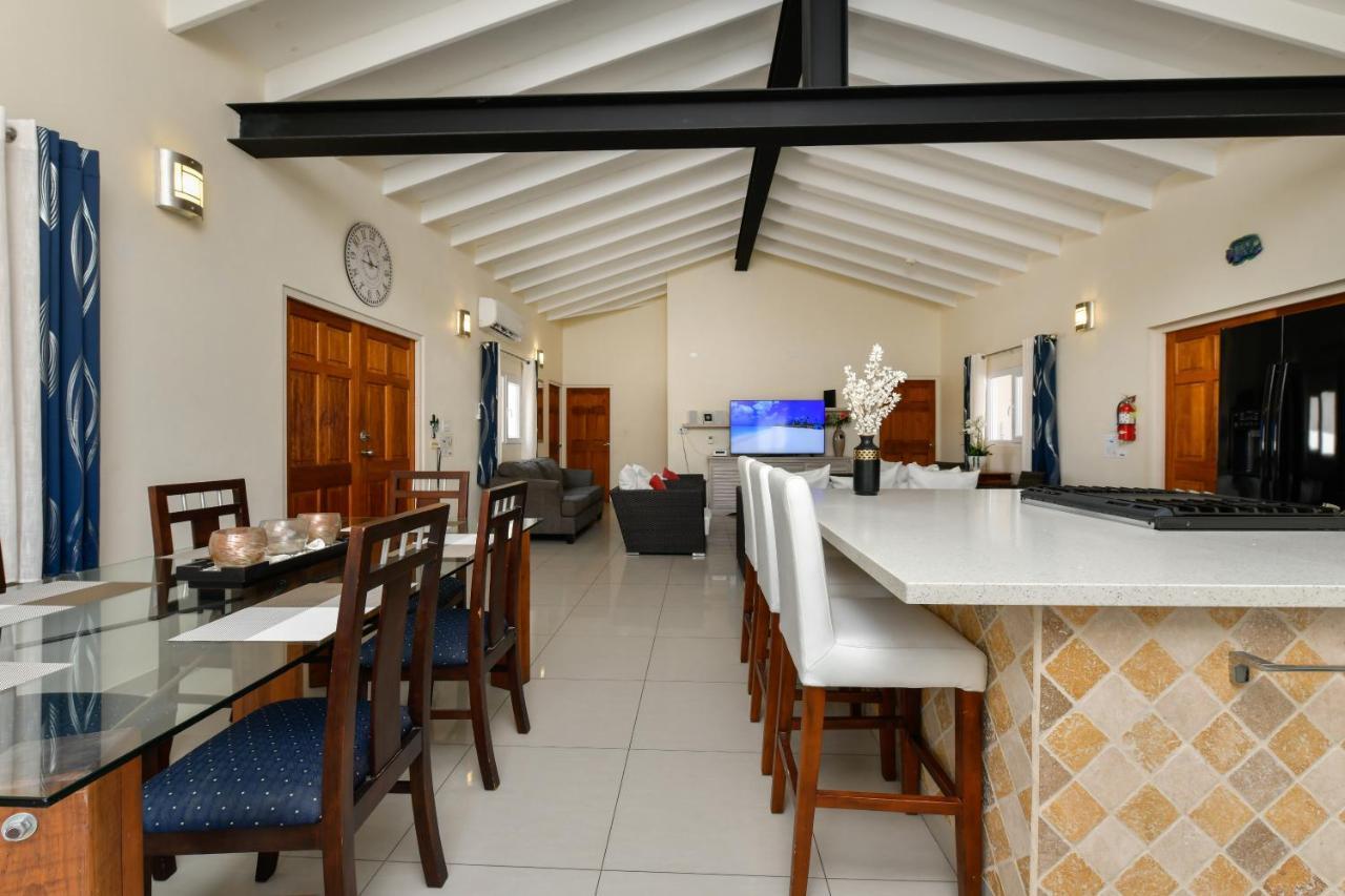 Villa Swiss Paradise With Private Pool Palm Beach Екстер'єр фото