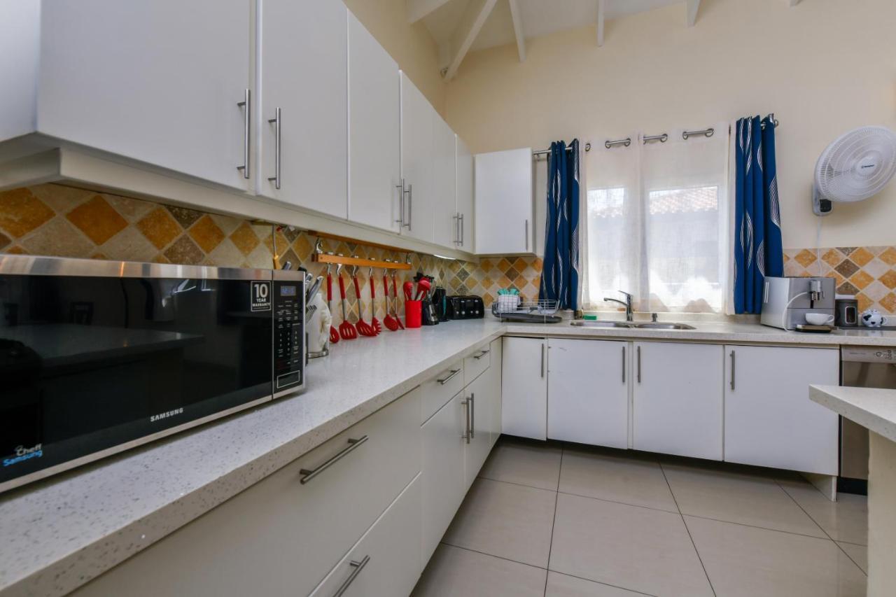 Villa Swiss Paradise With Private Pool Palm Beach Екстер'єр фото