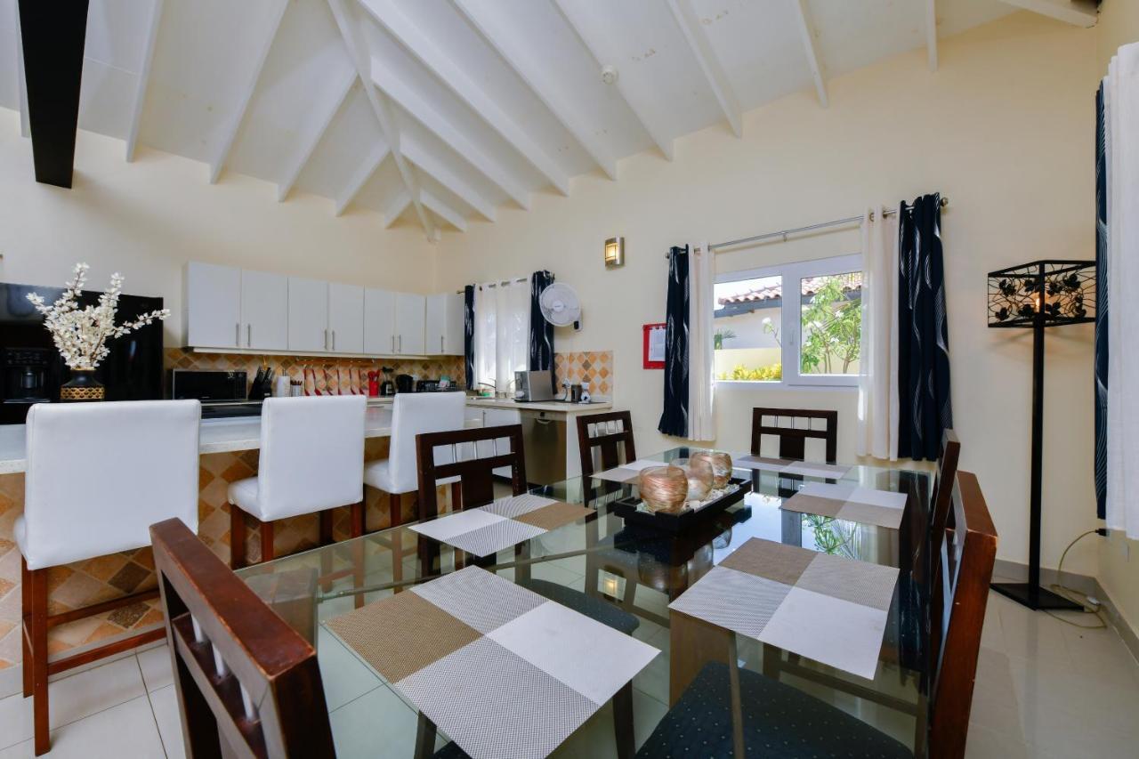 Villa Swiss Paradise With Private Pool Palm Beach Екстер'єр фото
