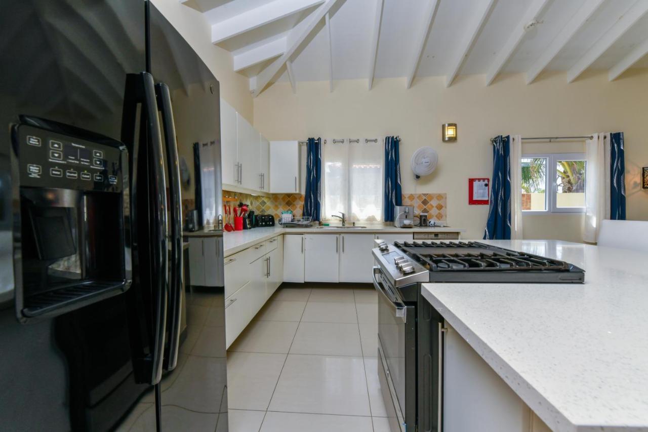 Villa Swiss Paradise With Private Pool Palm Beach Екстер'єр фото