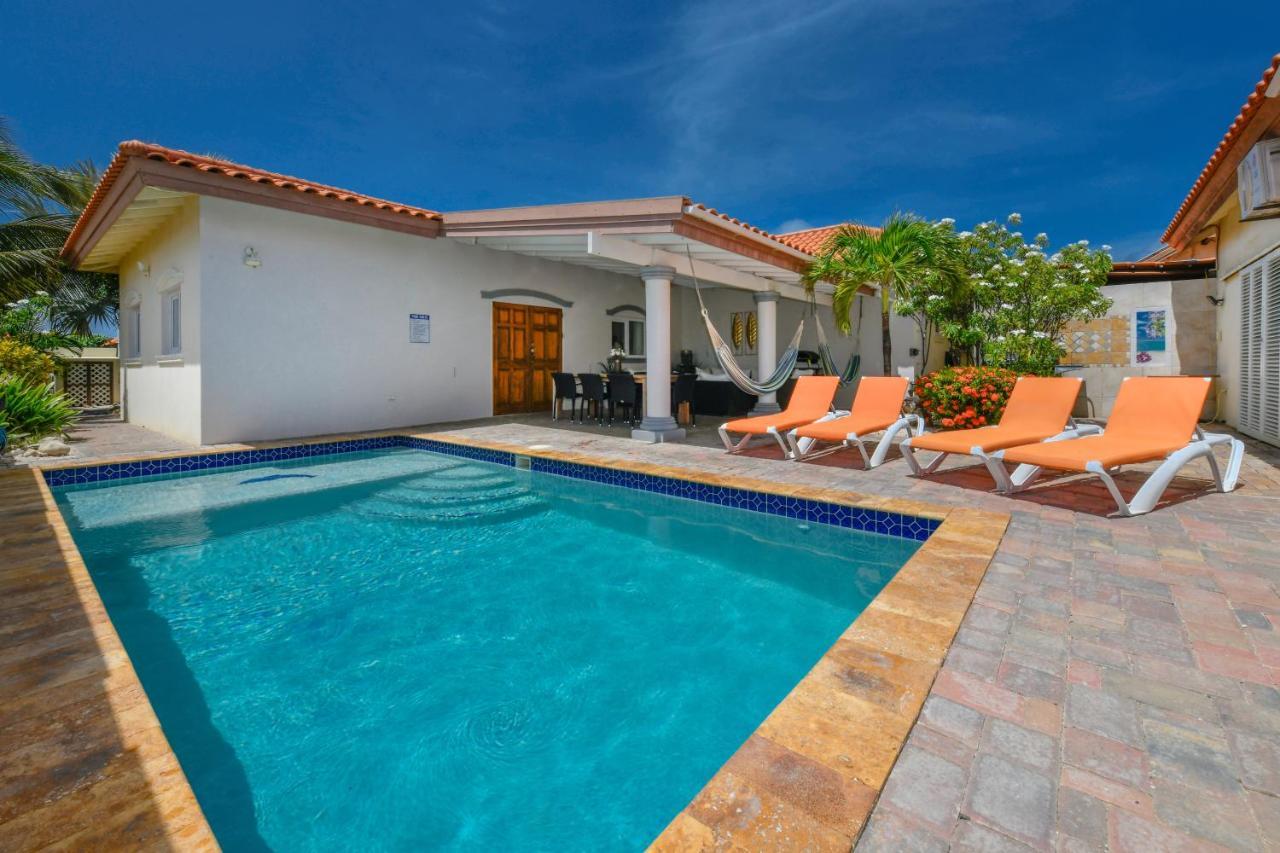 Villa Swiss Paradise With Private Pool Palm Beach Екстер'єр фото