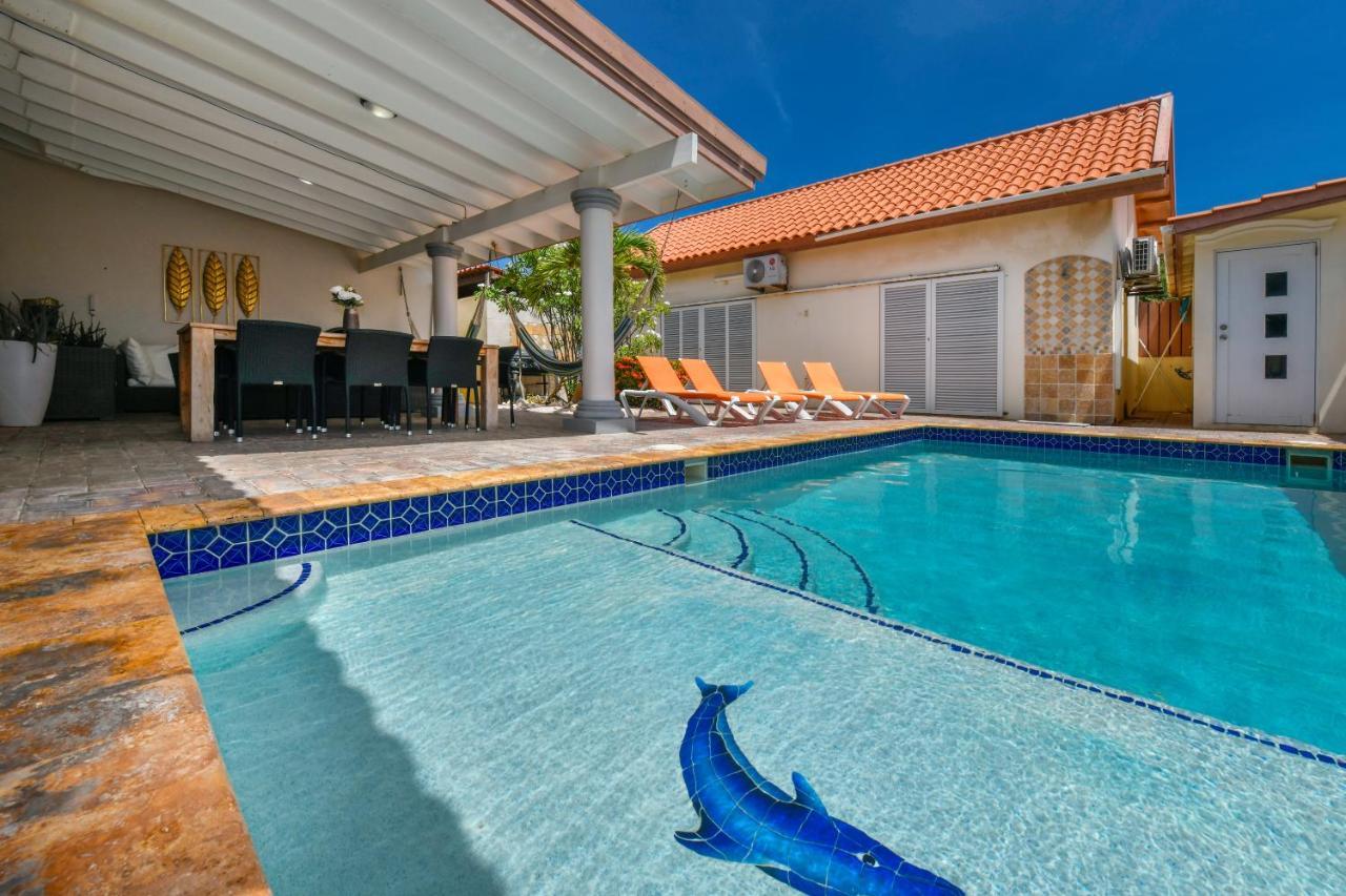 Villa Swiss Paradise With Private Pool Palm Beach Екстер'єр фото