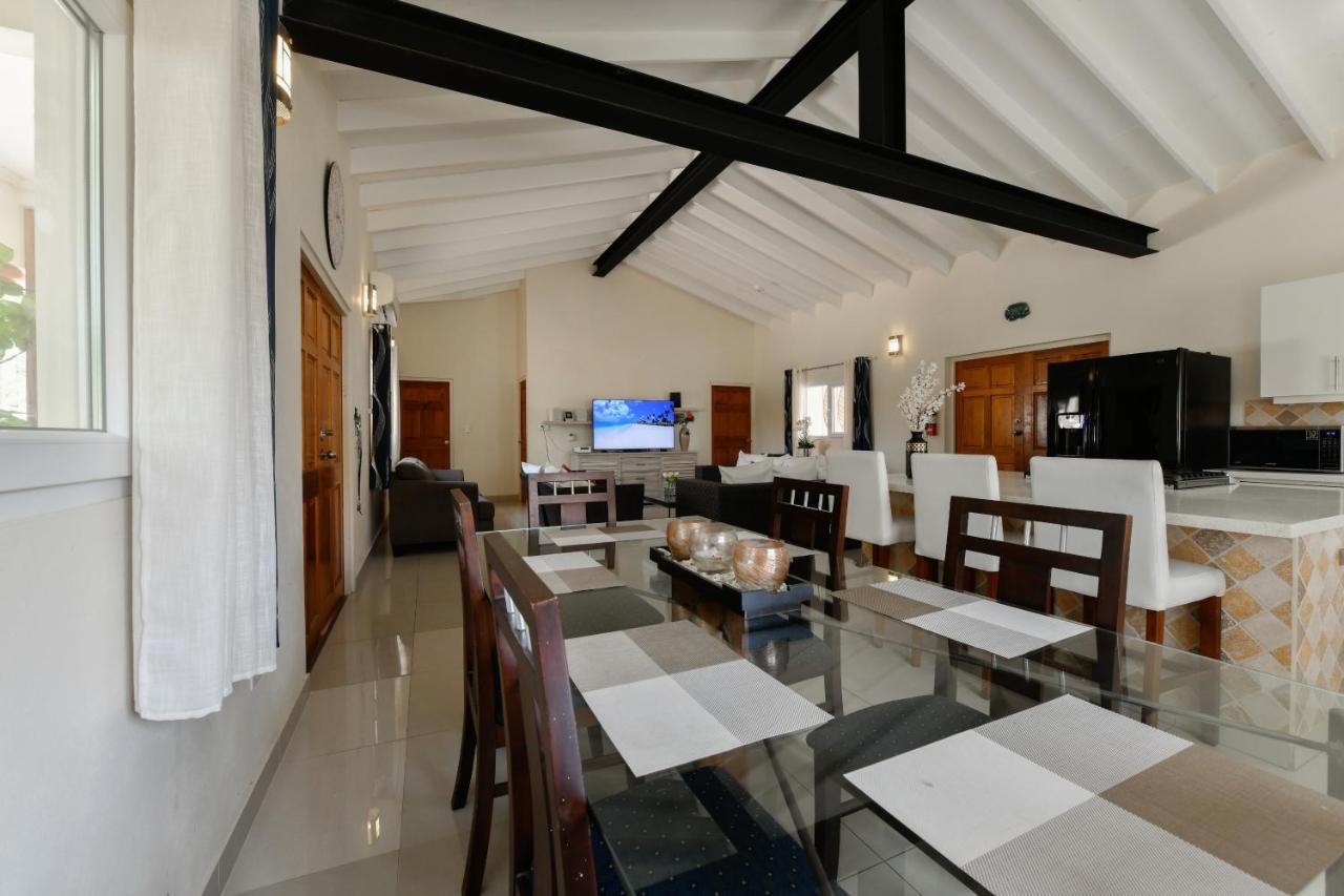 Villa Swiss Paradise With Private Pool Palm Beach Екстер'єр фото