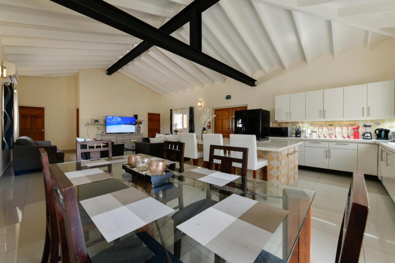 Villa Swiss Paradise With Private Pool Palm Beach Екстер'єр фото