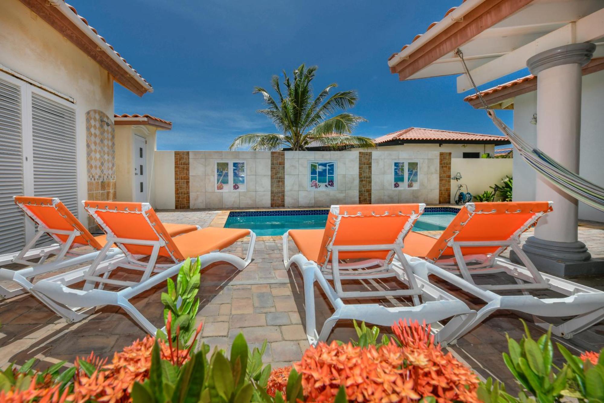 Villa Swiss Paradise With Private Pool Palm Beach Екстер'єр фото