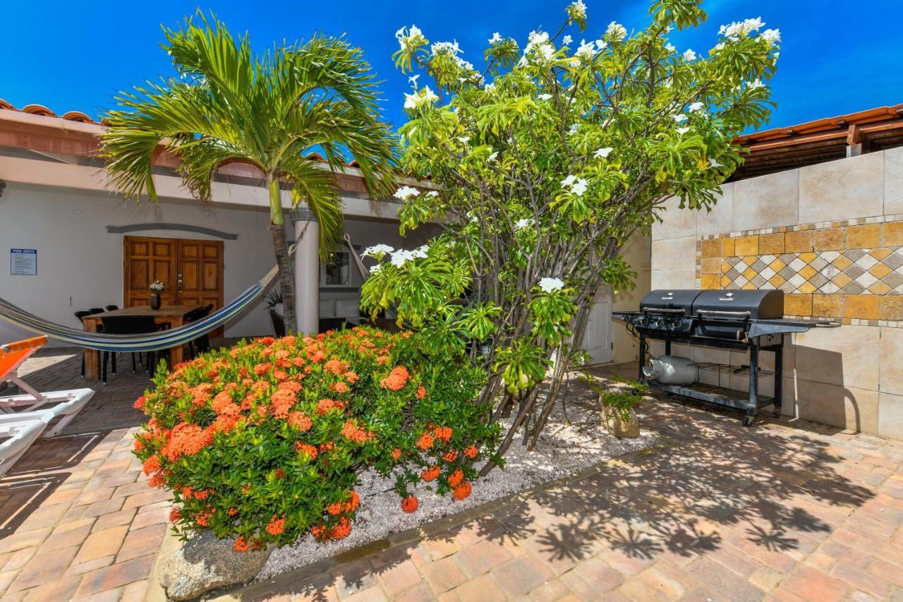 Villa Swiss Paradise With Private Pool Palm Beach Екстер'єр фото