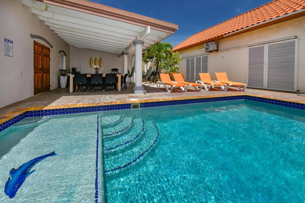 Villa Swiss Paradise With Private Pool Palm Beach Екстер'єр фото