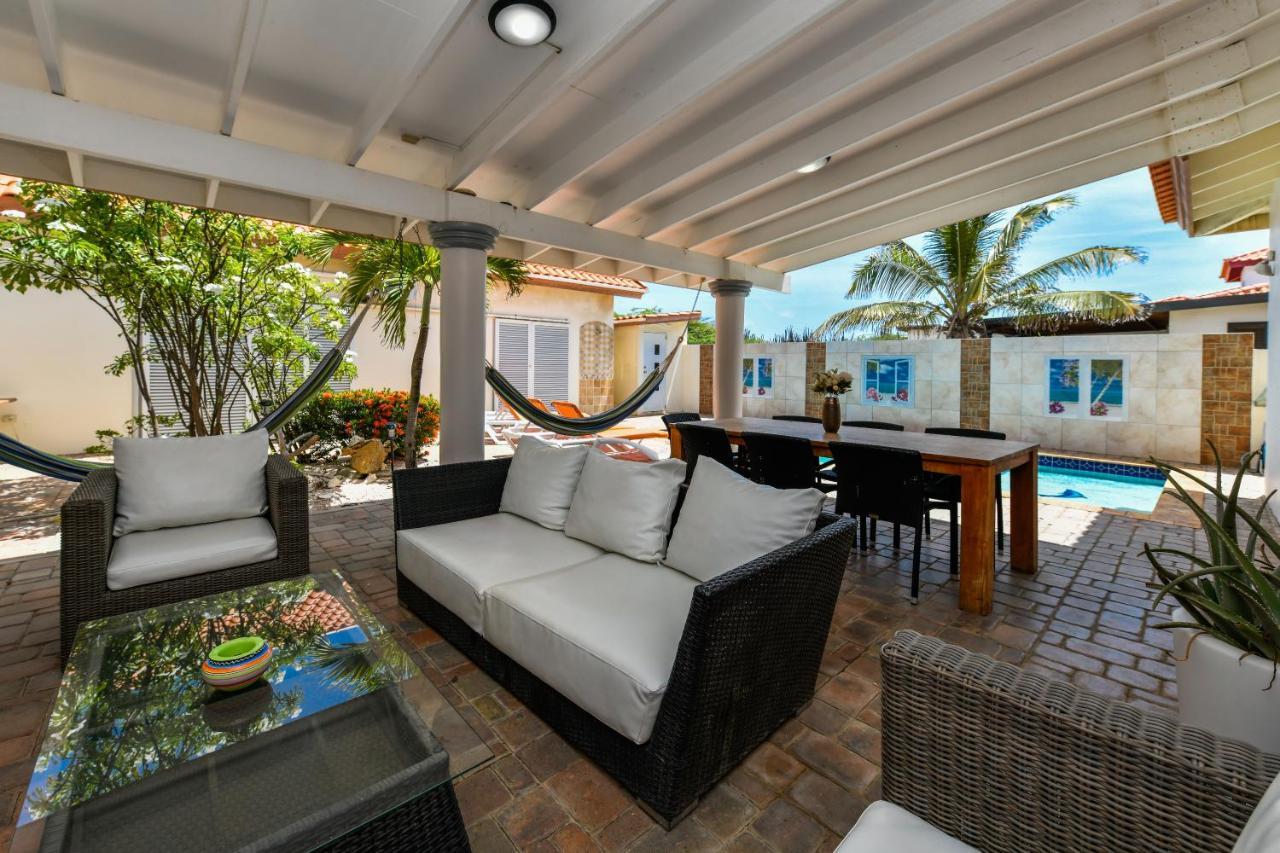 Villa Swiss Paradise With Private Pool Palm Beach Екстер'єр фото