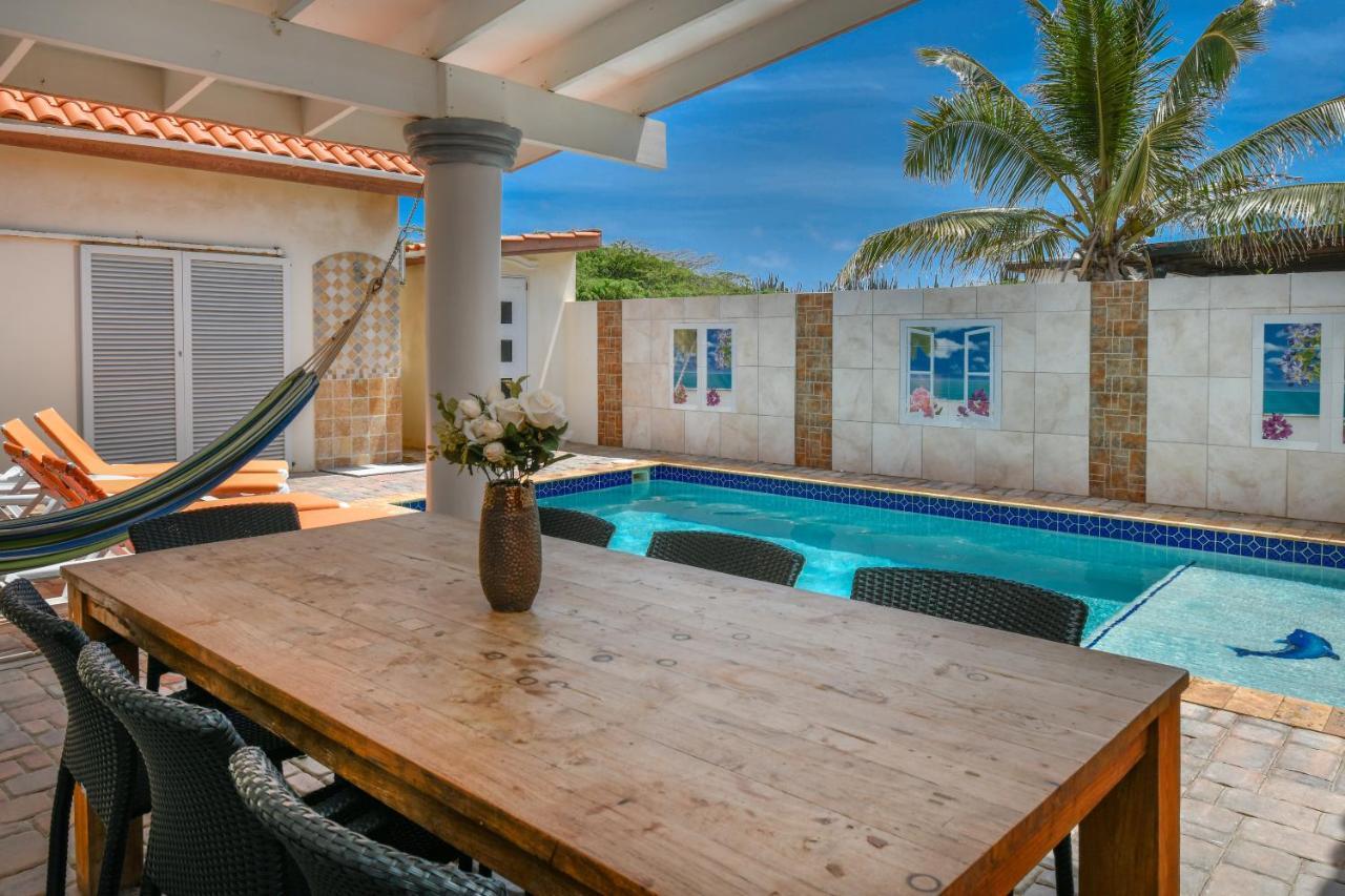 Villa Swiss Paradise With Private Pool Palm Beach Екстер'єр фото