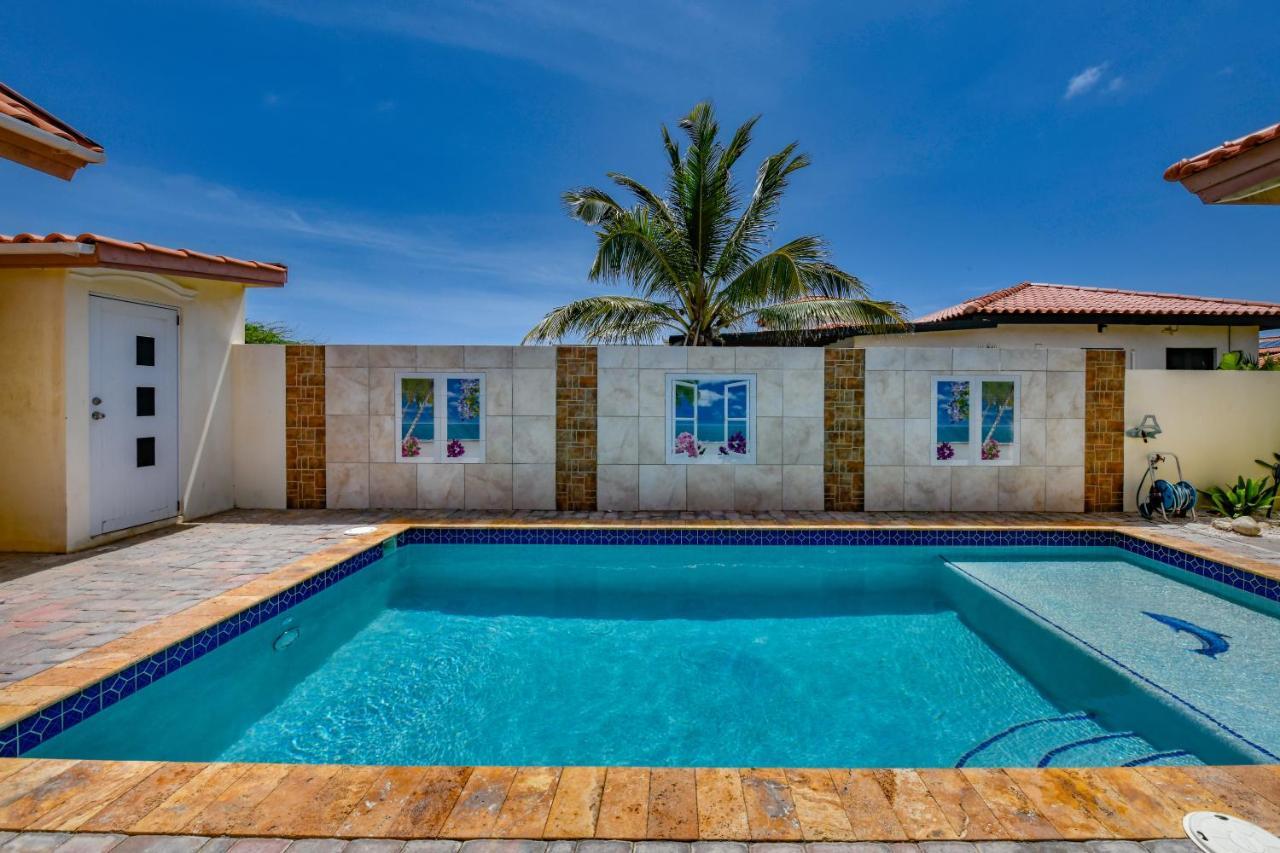 Villa Swiss Paradise With Private Pool Palm Beach Екстер'єр фото