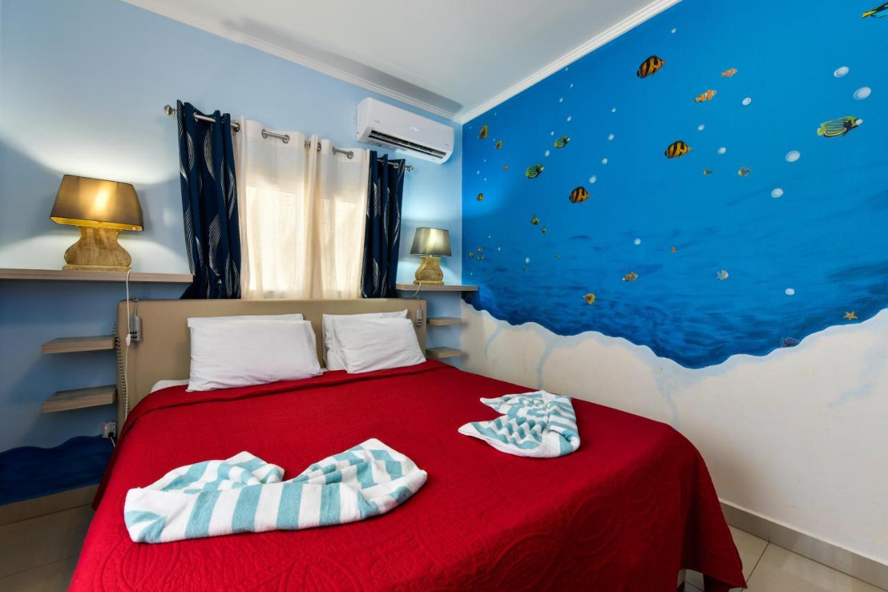 Villa Swiss Paradise With Private Pool Palm Beach Екстер'єр фото