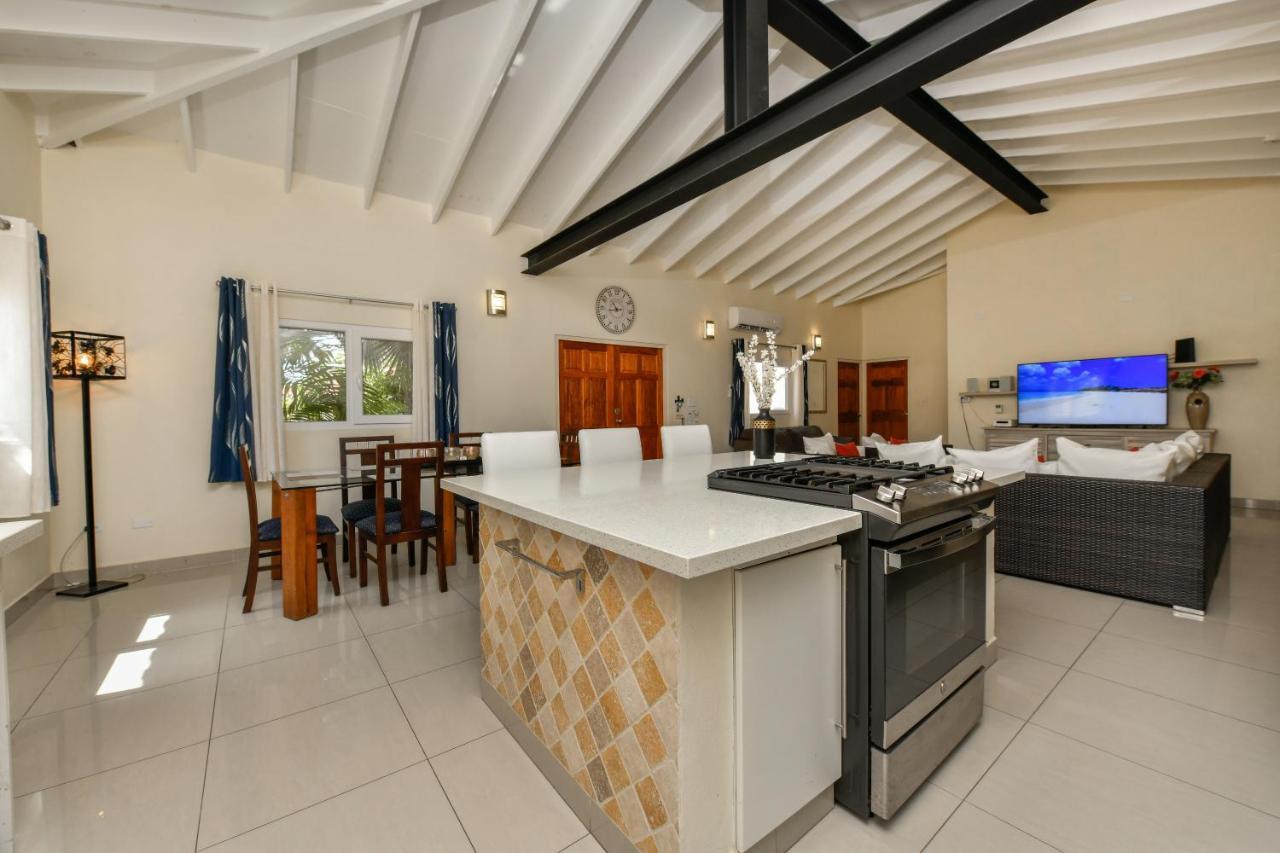 Villa Swiss Paradise With Private Pool Palm Beach Екстер'єр фото