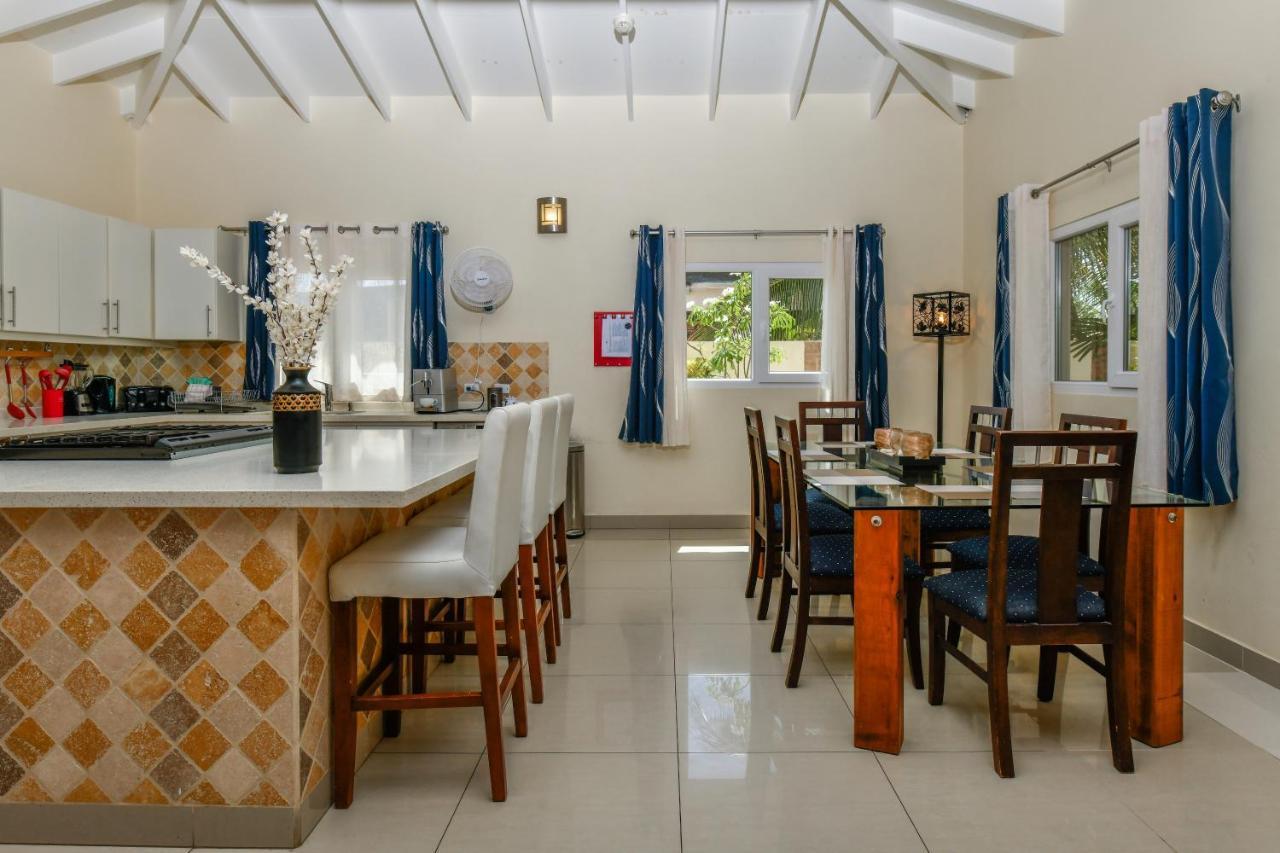 Villa Swiss Paradise With Private Pool Palm Beach Екстер'єр фото