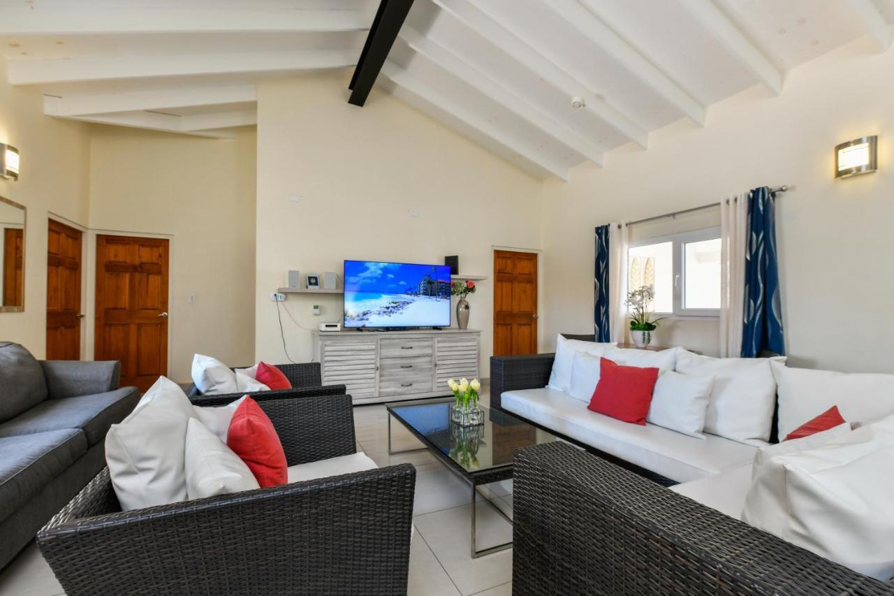 Villa Swiss Paradise With Private Pool Palm Beach Екстер'єр фото