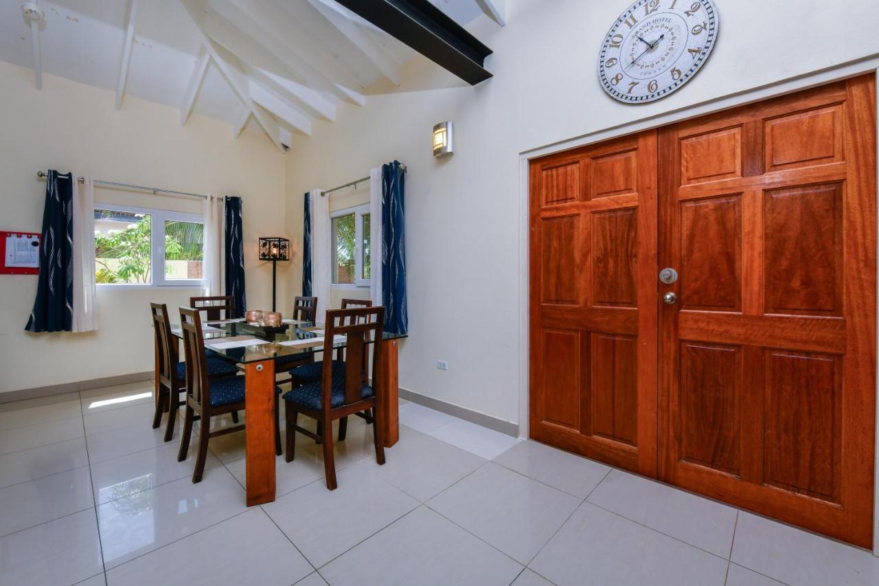 Villa Swiss Paradise With Private Pool Palm Beach Екстер'єр фото