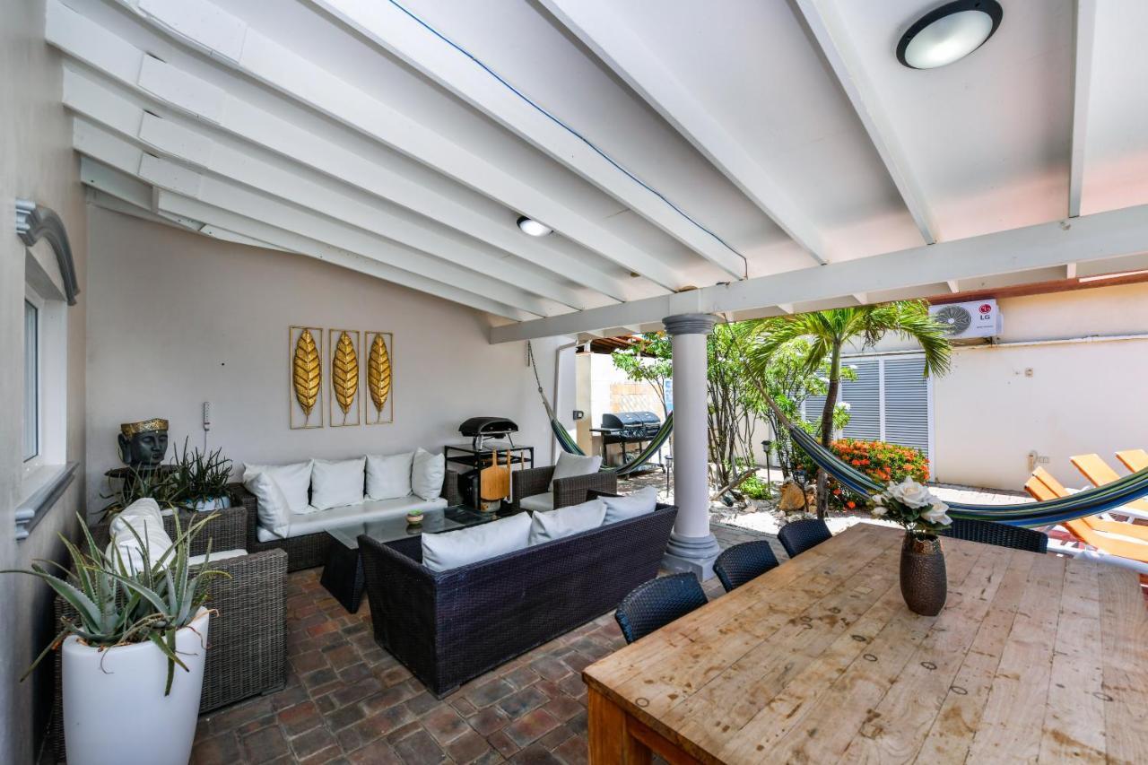 Villa Swiss Paradise With Private Pool Palm Beach Екстер'єр фото