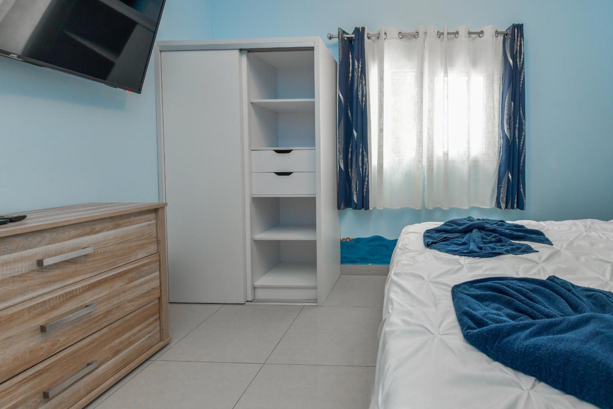 Villa Swiss Paradise With Private Pool Palm Beach Екстер'єр фото
