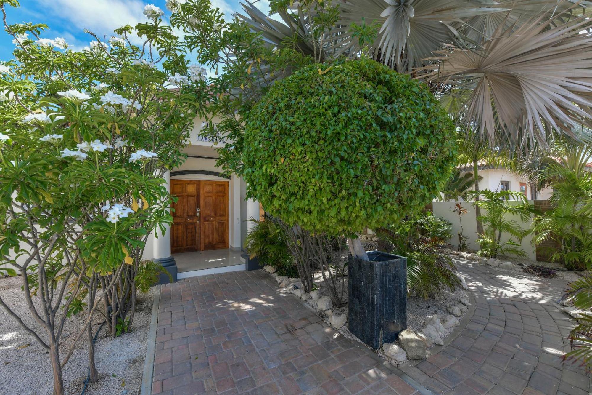 Villa Swiss Paradise With Private Pool Palm Beach Екстер'єр фото